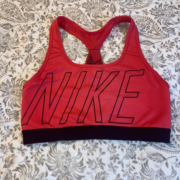 Nike sports bra - Picture 1 of 3